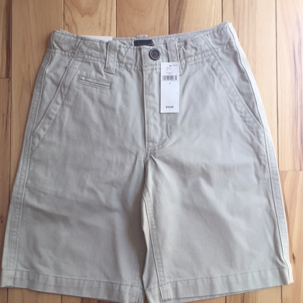 Gap khaki shorts - new with tags